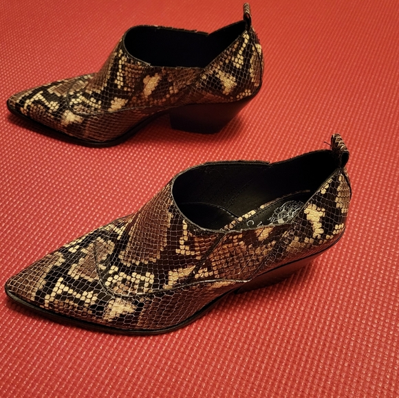 Vince Camuto 6.5 Python Design  leather - Picture 3 of 10